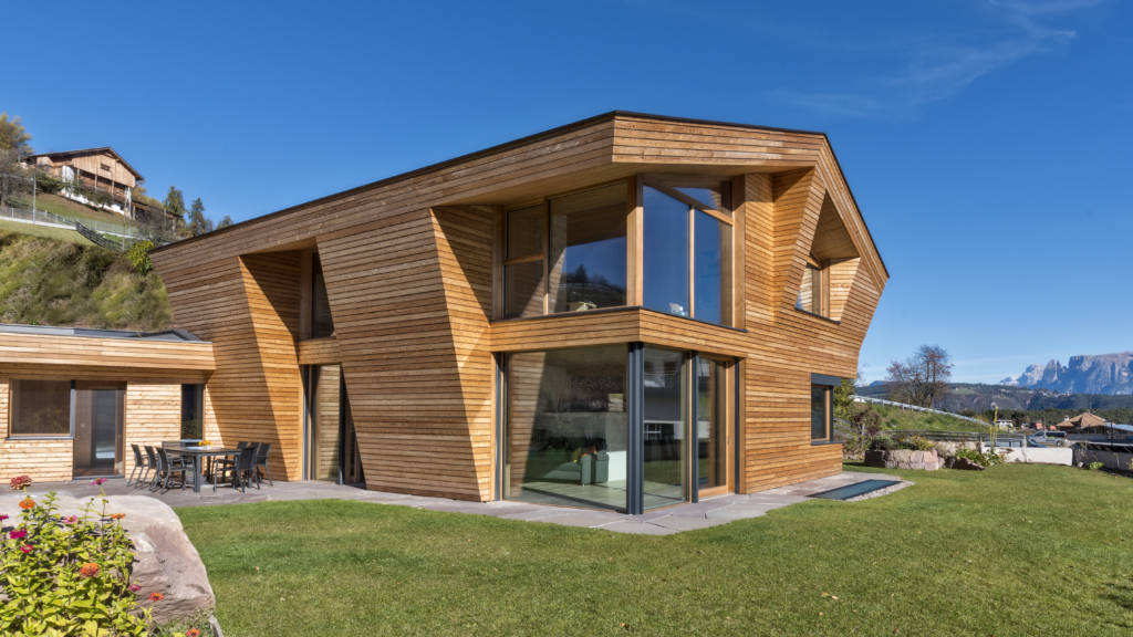 LEGNO LUNARE E FENG SHUI PER L’EDIFICIO FIRMATO HOLZIUS