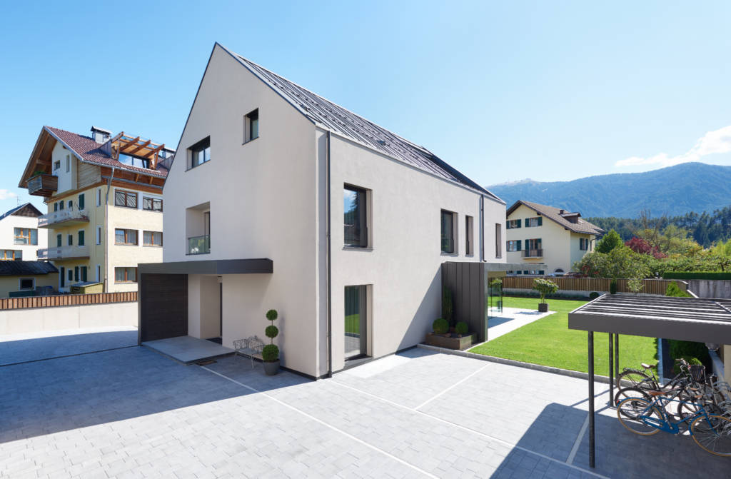 UNA VILLA CONTEMPORANEA E SOSTENIBILE REALIZZATA DA RUBNER HAUS SECONDO IL NUOVO CONCEPT STUDIO
